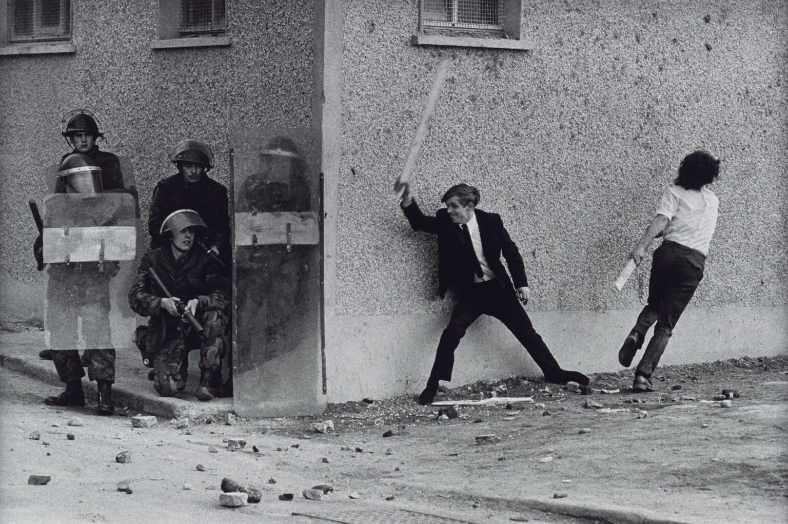 Catholic Youths Attacking British Soldiers in the Bogside of Londonderry by Don McCullin (1971) [1536×1021]