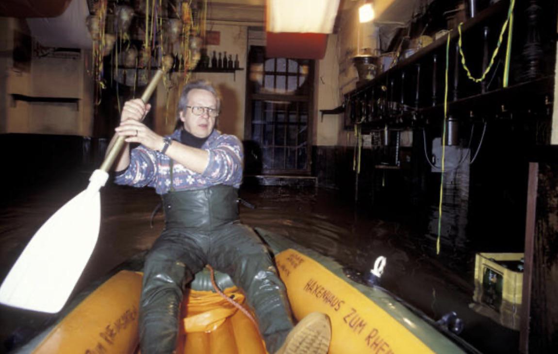 Wilhelm Wilchert in his flooded restaurant during the Rhine river flood in Cologne, January 1995[1150×729]