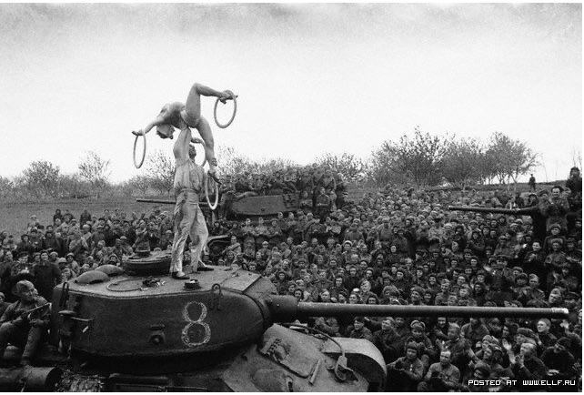 Acrobats perform on a tank for Russian troops in Germany, 1945[642×434]