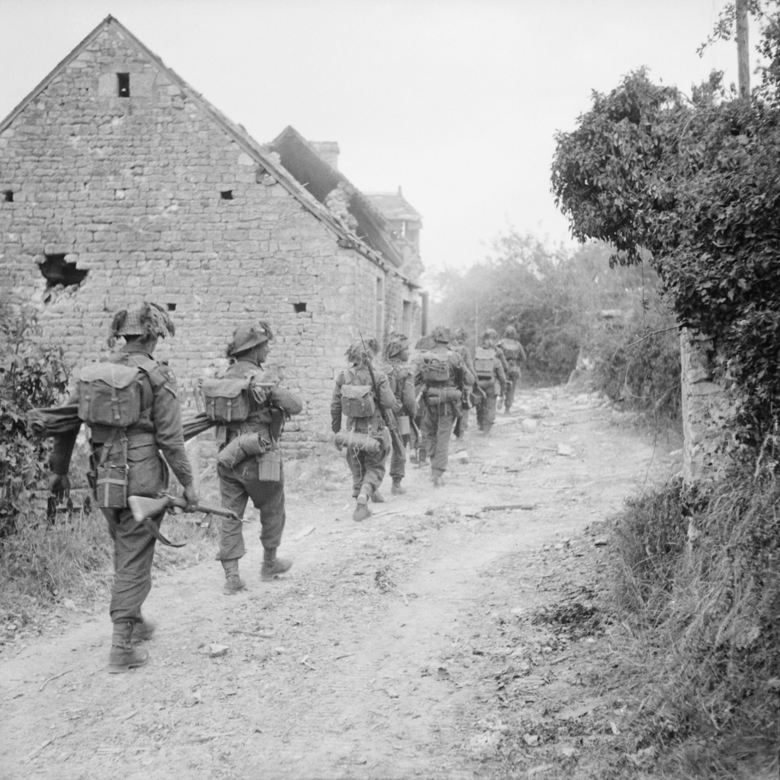 British infantry of the York and Lancaster Regiment in the village of Fontenay-le-Pesnel, Normandy, France. 25 June 1944 [4488 × 4486]