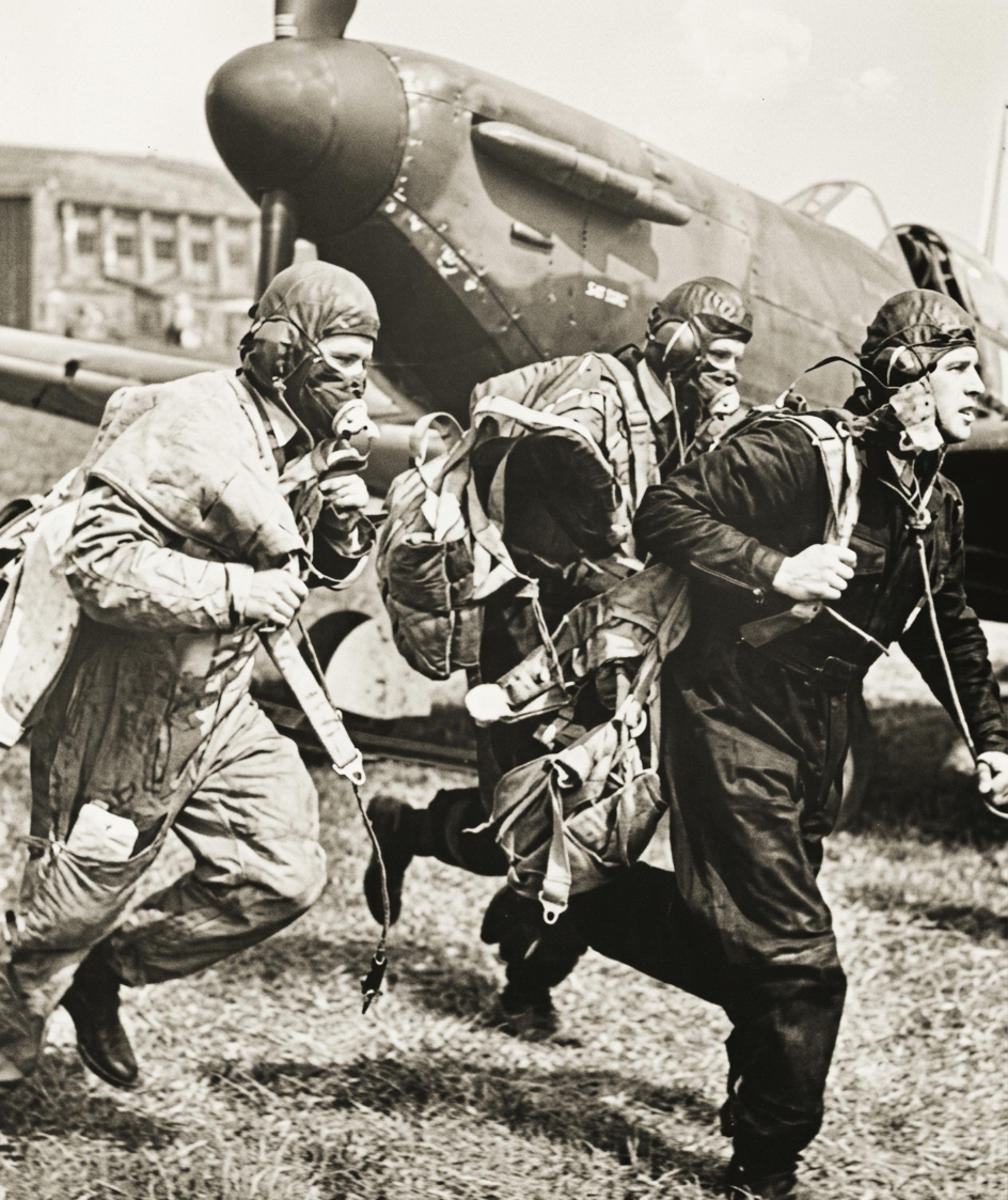 Pilots of No. 610 Squadron RAF scrambling to their Supermarine Spitfire fighters at Biggin Hill during the Battle of Britain, August 1940. [944×1123]