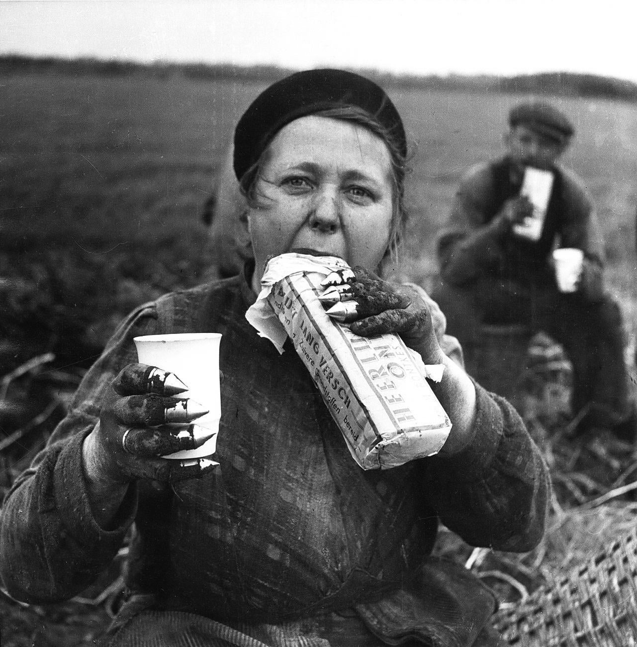 “A Dutch potatoes diggers having a meal on the field”. Photo: Charles Breijer (1914 – 2011).The Netherlands – near Groningen, 1940 [1281×1300]