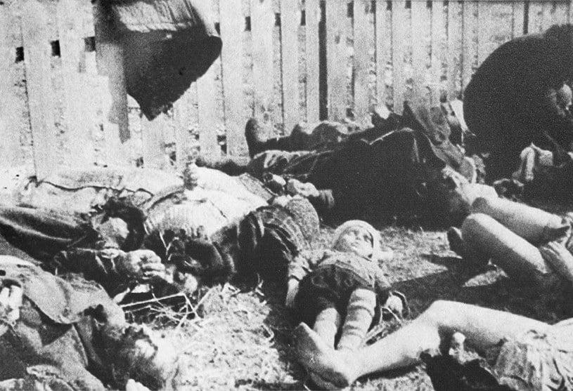Polish civilian victims of March 26, 1943 massacre committed by Ukrainian Insurgent Army (UPA) assisted by ordinary Ukrainian peasantry in the village of Lipniki (Kostopol County). It claimed the lives of 182 Poles, 4 Jews and 1 Russian. Lipniki, Occupied Poland, March 1943. [815×557]