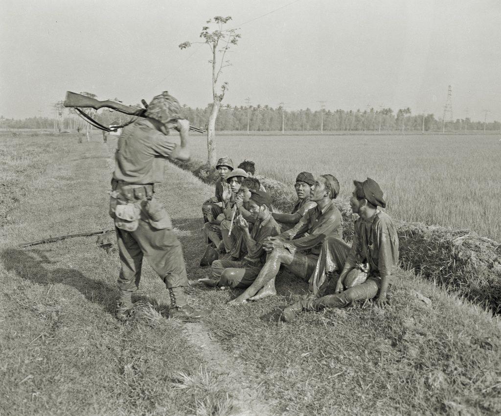A Dutch marine threatens with his rifle butt during the interrogation of a group of captured Indonesian fighters, August 1946, near Surabaya. [1024 × 850]