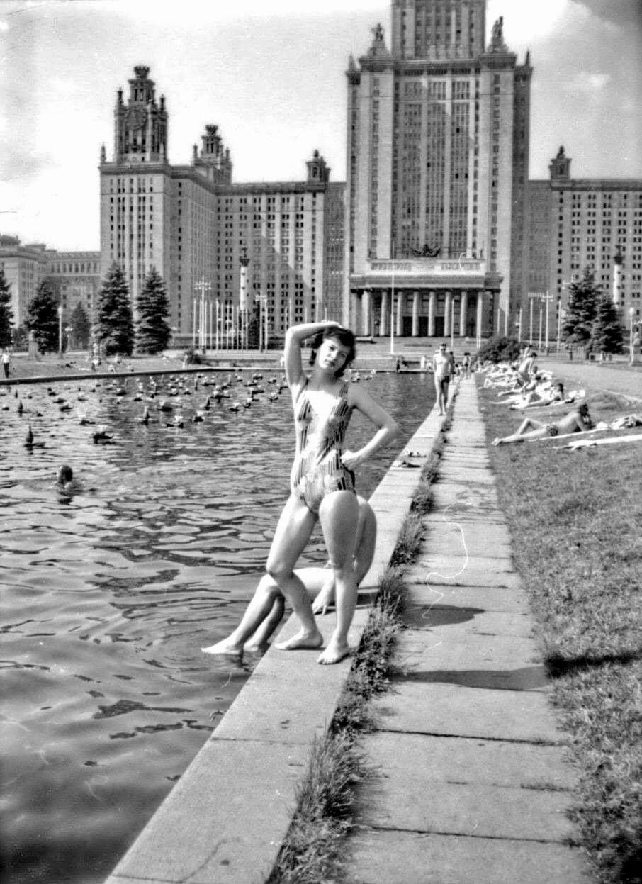 Moscow State University. Photo by Vladimir Samodurov, USSR, 1989. [906×1042]