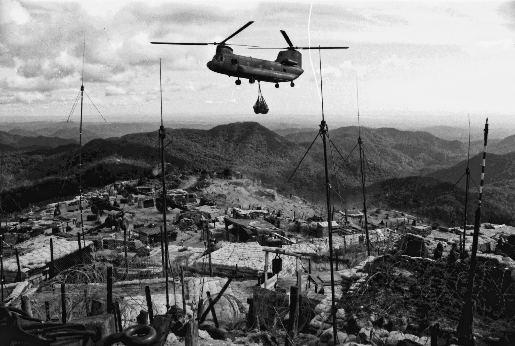 A US CH-47 Chinook delivers supplies to Firebase Ripcord, July 21st, 1970. The base would be evacuated the next day [2048×1376]