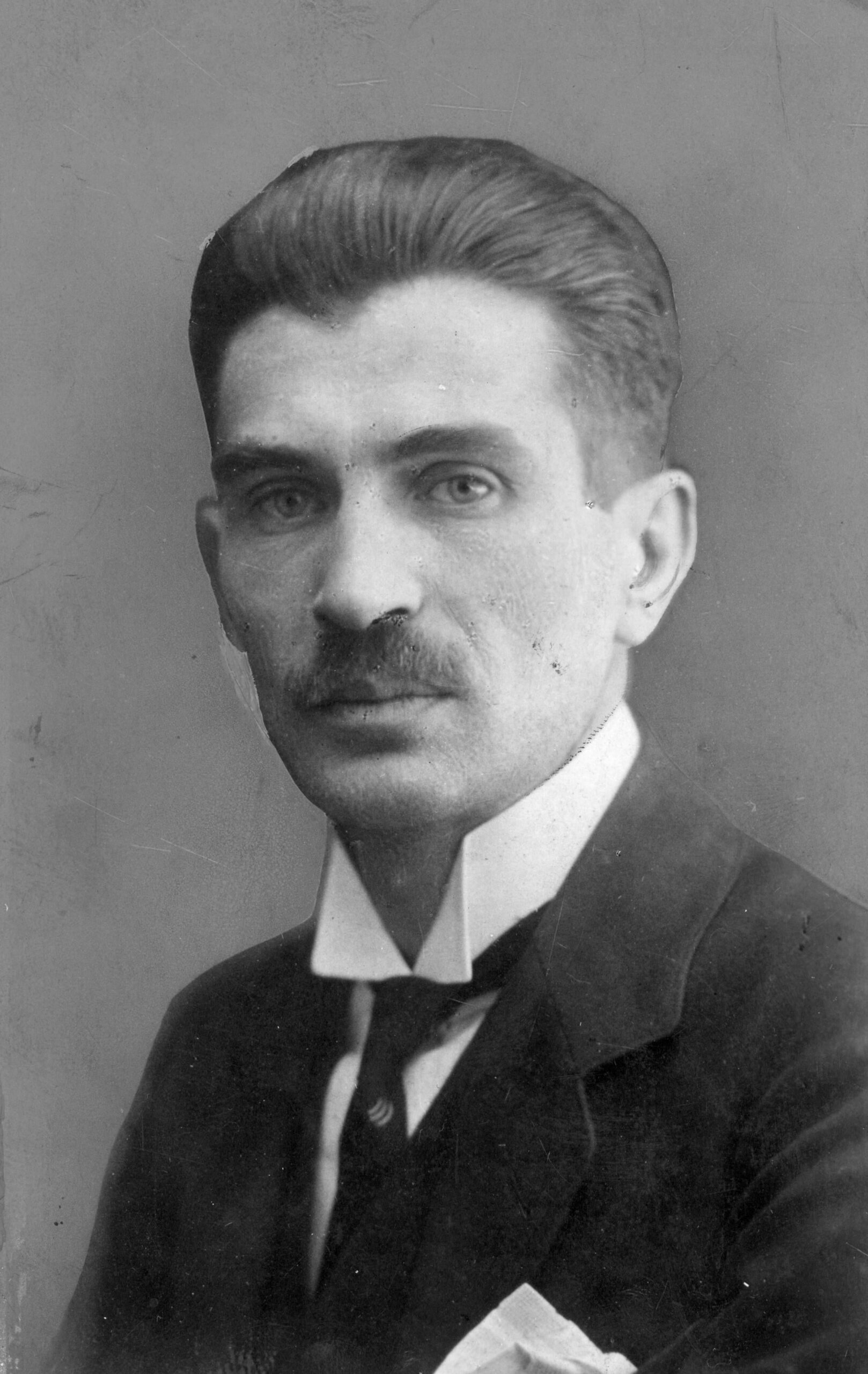 Maciej Rataj (1884-1940) – Polish politician, speaker of the Polish Parliament, two times acting President of Poland and writer. Arrested by Germans in December 1939 and executed in Palmiry on 21 June 1940 during the AB-Aktion operation. Poland, between 1922 and 1931. [2212×3499]